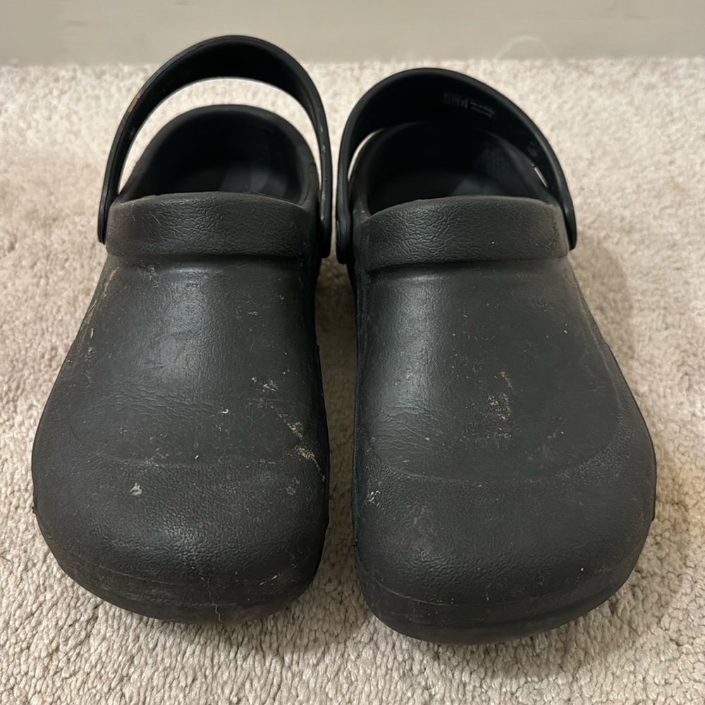 Non-slip crocs